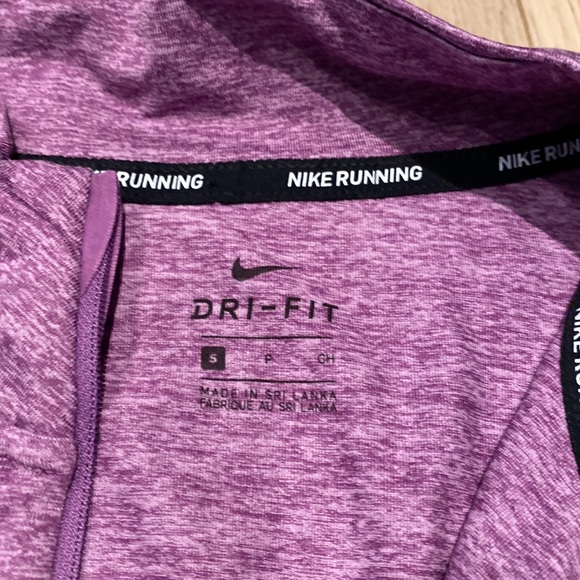 Peloton/ Nike dry fit, ELEMENT 1/2 ZIP LONG SLEEVE - Picture 4 of 9